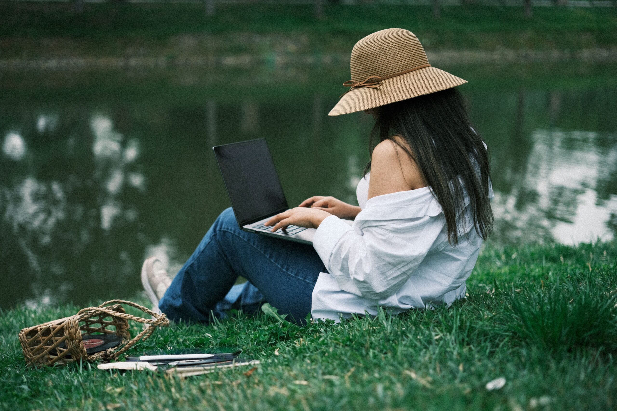 introvert blog by Genna Oren.