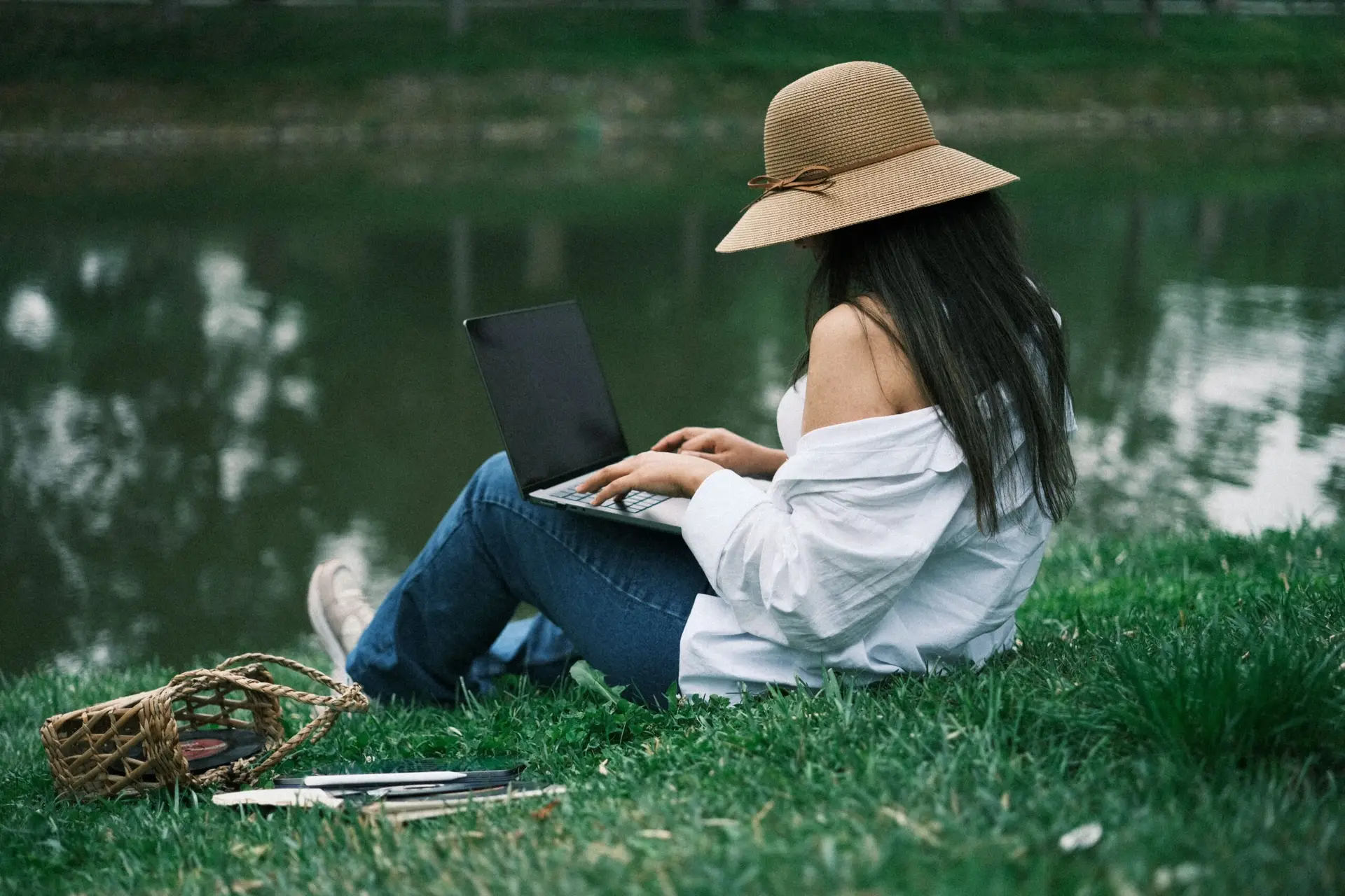 introvert blog by Genna Oren.